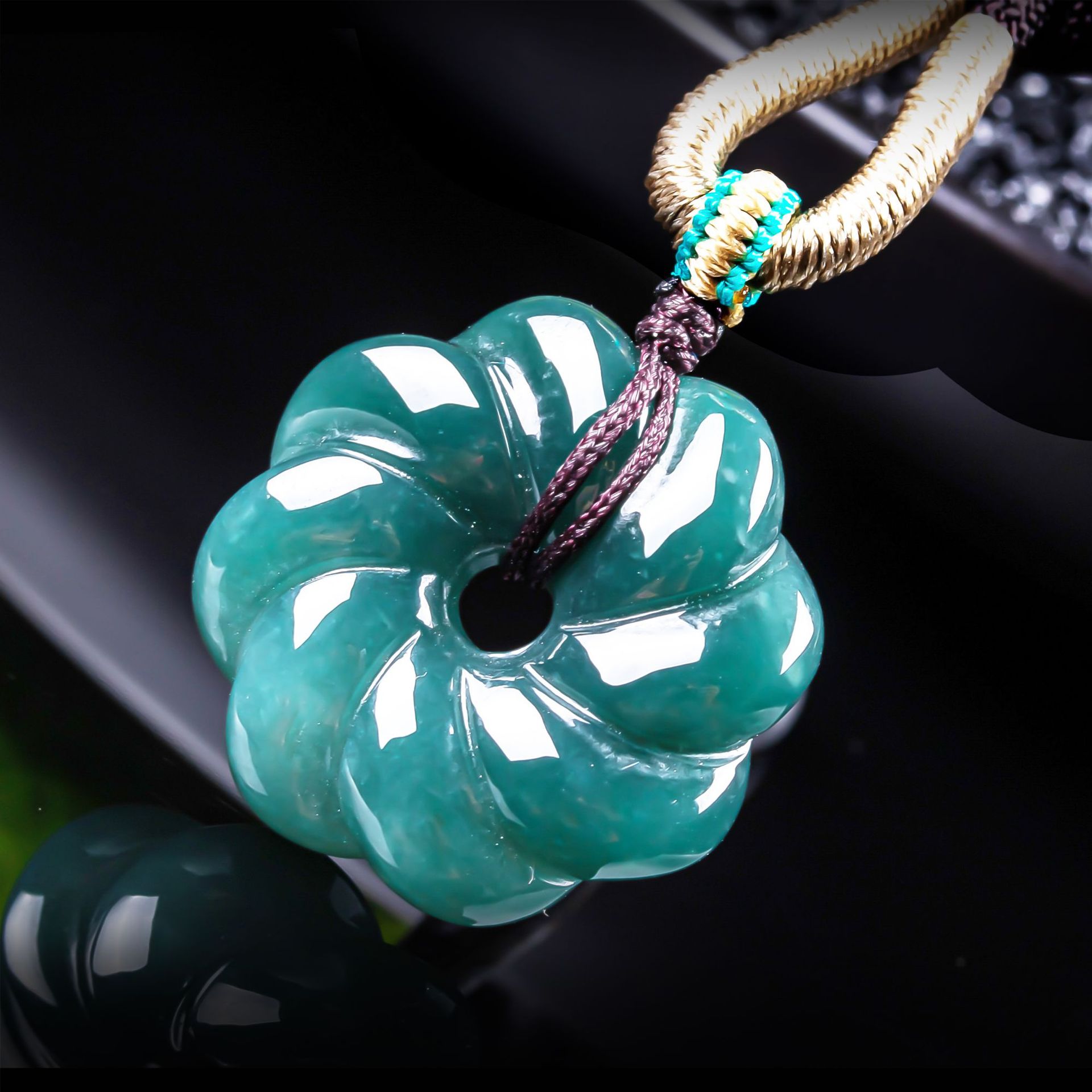 Natural Burmese Jadeite Flower - đánh giá và giá Luxury Gifts Jewelry & Watches Namfleg Mostar